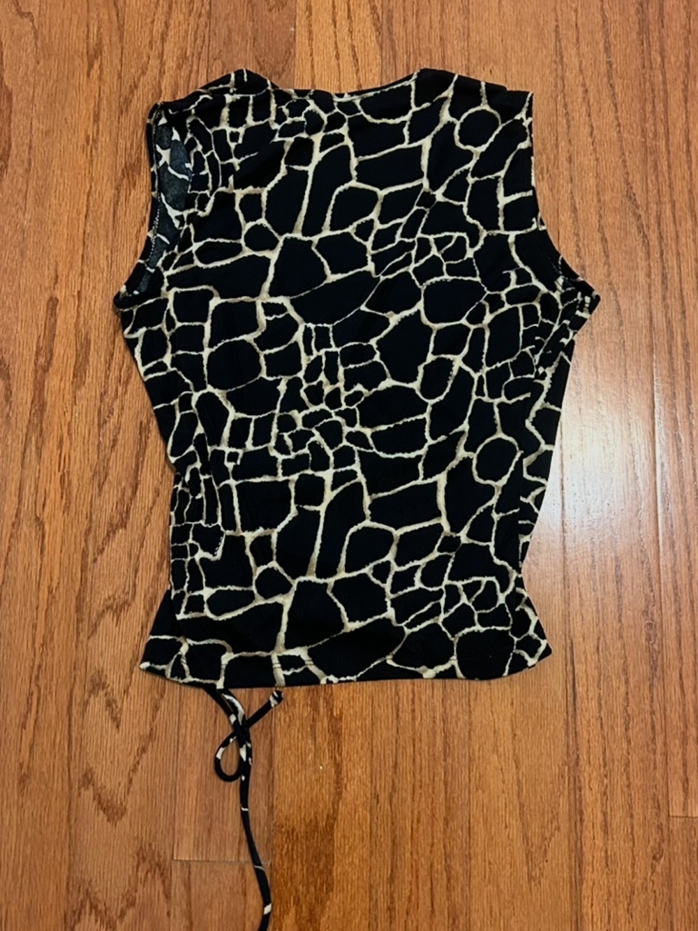 I.N. Studio Petite San Francisco Giraffe Print Ruched Side Top - Picture 3 of 6